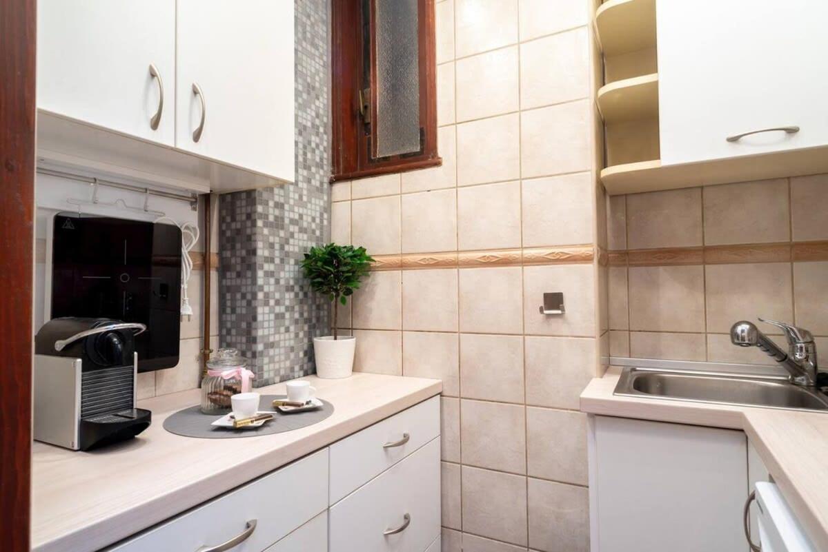 Convenient Apartment In The Heart Of Downtown Budapest Exterior photo
