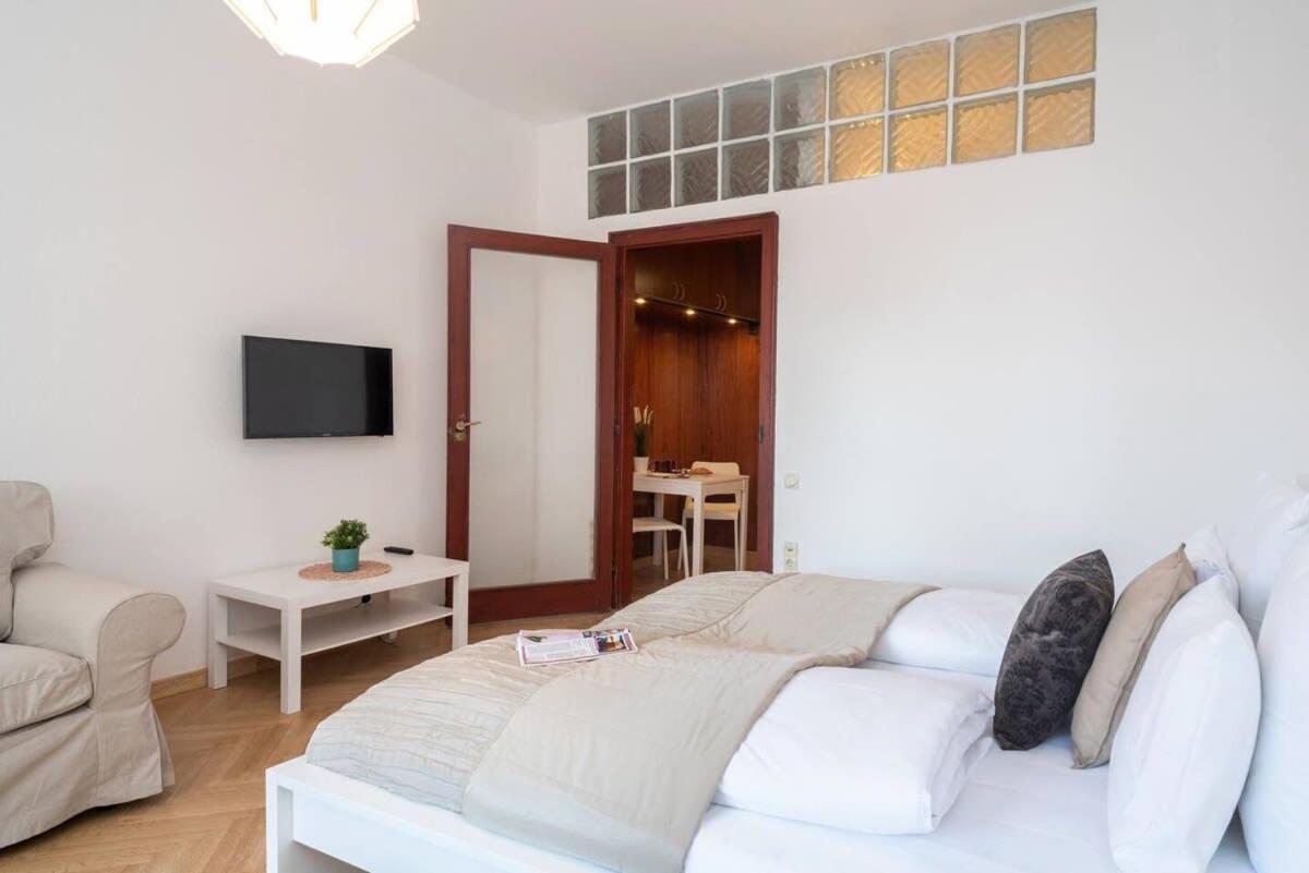 Convenient Apartment In The Heart Of Downtown Budapest Exterior photo